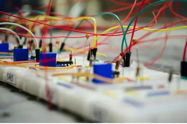 The research team created a new sensing technology platform by using adaptive metamaterial concepts. The platform creates a hybrid wave concentration mechanism through the material's ability to further tune the signal and using electric signal amplification provided by a set of circuits connected to an array of sensors. (Image courtesy of Ryan Owens/MU College of Engineering.)
