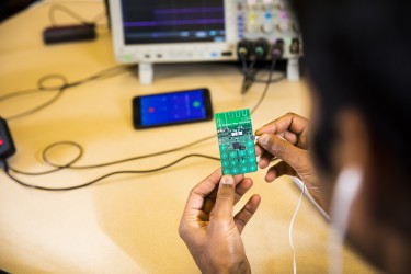 battery-free-cellphone