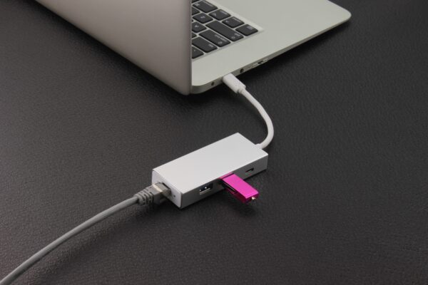 USB (Universal Serial Bus) USB (Universal Serial Bus)