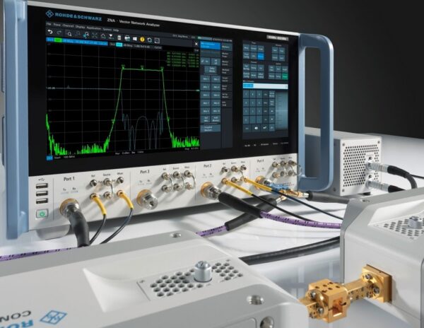 The R&S ZNA connected to R&S ZC170 frequency extenders allows S-parameter measurements in the D-band.